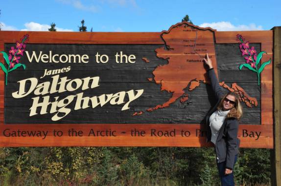 Início da Dalton Highway, que vai até o norte do Alaska